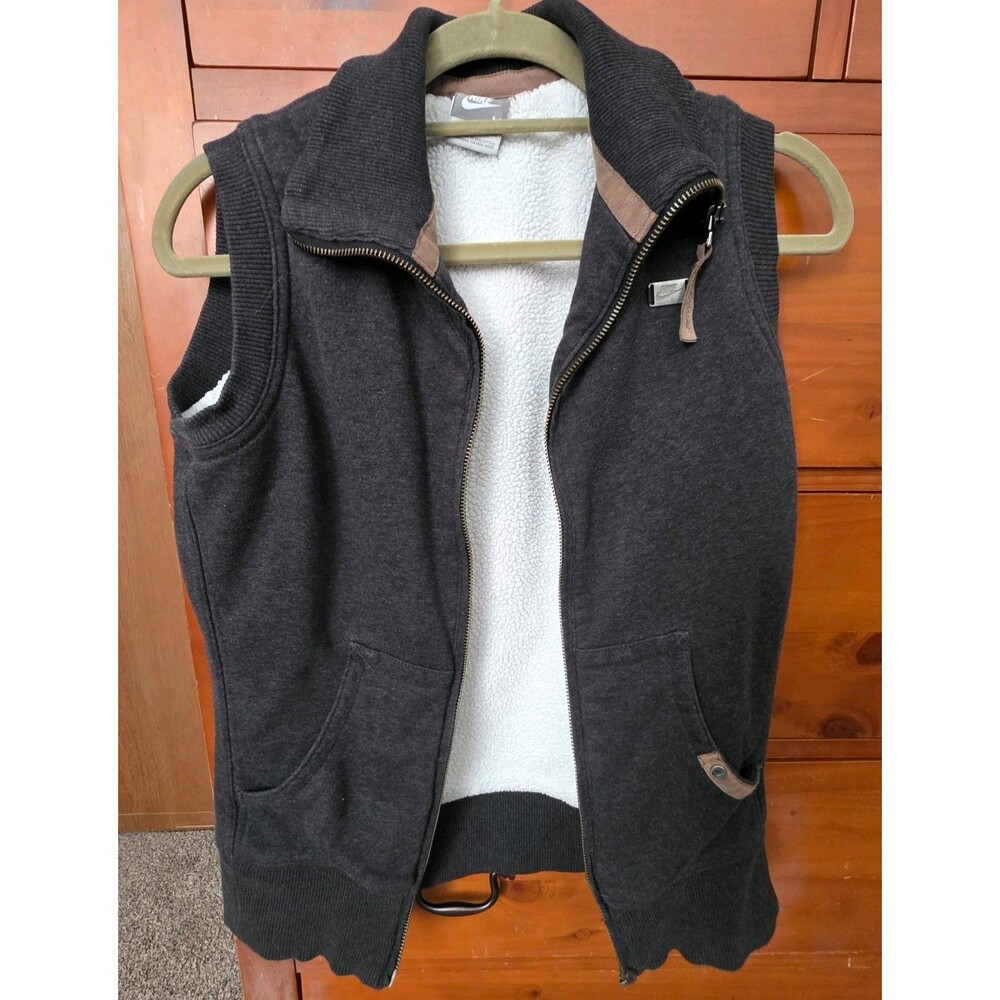 Nike Vest Size Medium Sherpa Lined Gray Zip Up Layering Outdoor Gorpcore